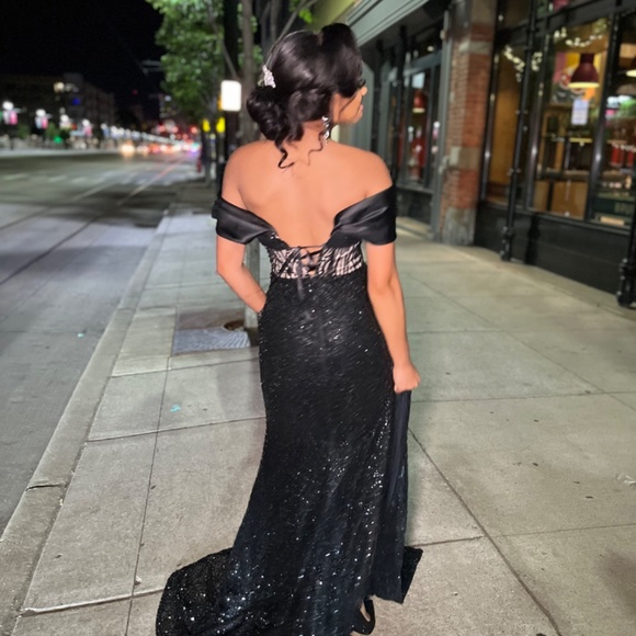 Elegant Black Prom Dress - Picture 4 of 4